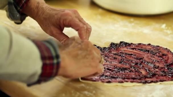 Woman making a pie — Stock Video