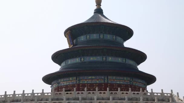 Tourists in the temple of heaven — Stock Video