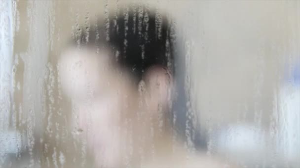 Saç yıkayan kadın — Stok video