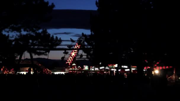 Carnival rides in city — Stock Video