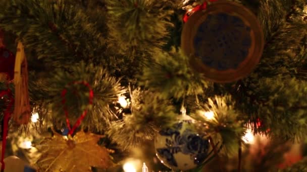 Árbol de Navidad decorado — Vídeo de stock