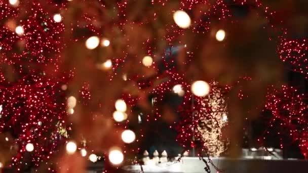 Luces de Navidad en una calle — Vídeo de stock