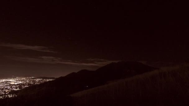 City Night in bergdal — Stockvideo