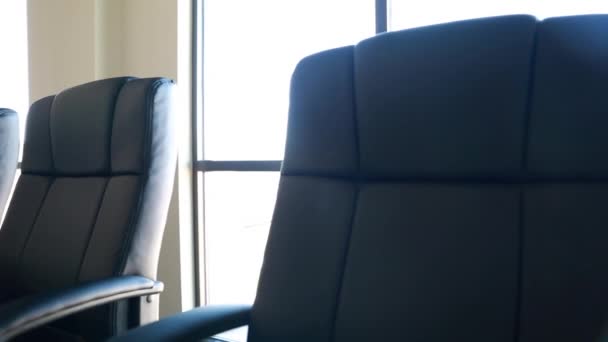 Конференц-зал и его стулья — стоковое видео