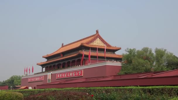 Crowds at the entrance to the forbidden city — Stock Video