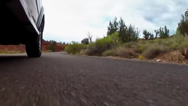 Suv drives through capitol reef — Stock Video