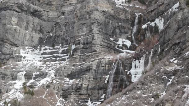 氷のような冬の滝 — ストック動画