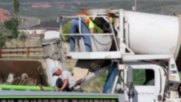 Cleaning out cement truck — Stock Video