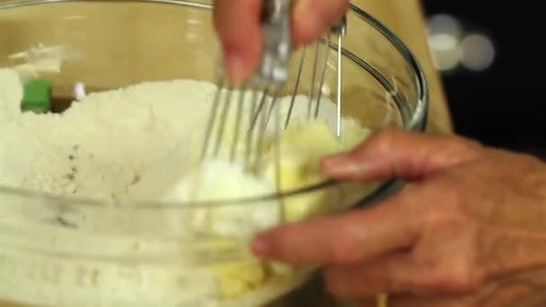 Cutting butter into a pie crust — Stock Video