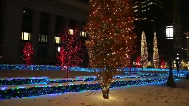 Luces de Navidad en una calle — Vídeos de Stock