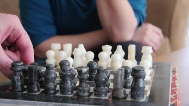두 사람이 체스 — 비디오