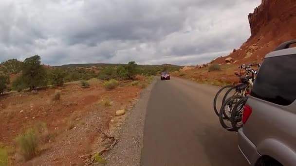 Auto's in Capitol Reef — Stockvideo