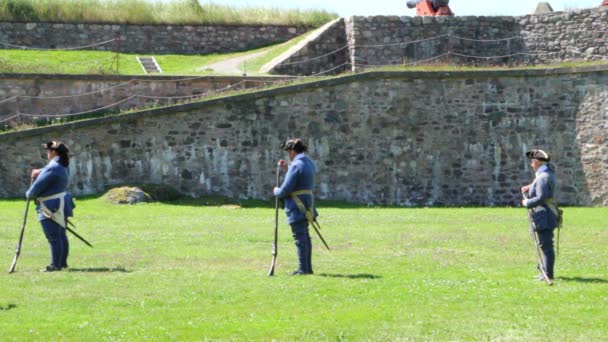 Papel de los soldados en Fort Louisbourg — Vídeos de Stock