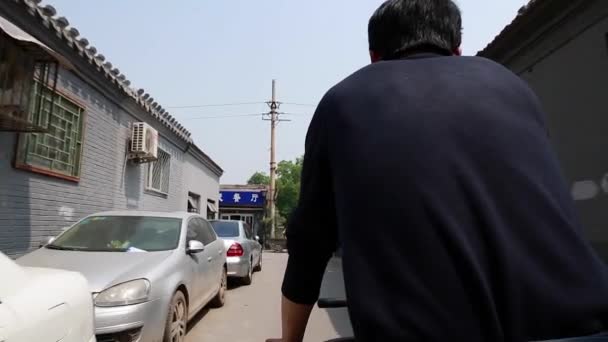 Τουρίστες ιππασίας rickshaw μέσα από το Πεκίνο — Αρχείο Βίντεο