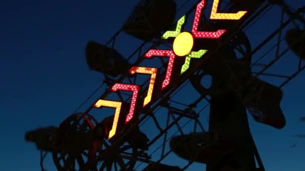 Carnival rides in an amusement park — Stock Video