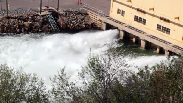 Eaux d'inondation provenant du ruissellement printanier — Video