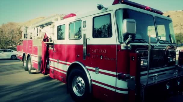 Firetruck on site of fire — Stock Video