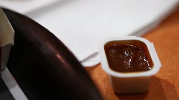 Man dips chicken nuggets in sauce — Stock Video