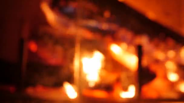 Madeira queimando na lareira — Vídeo de Stock