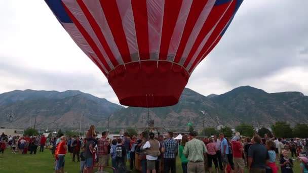 Families gather at festival — Stock Video