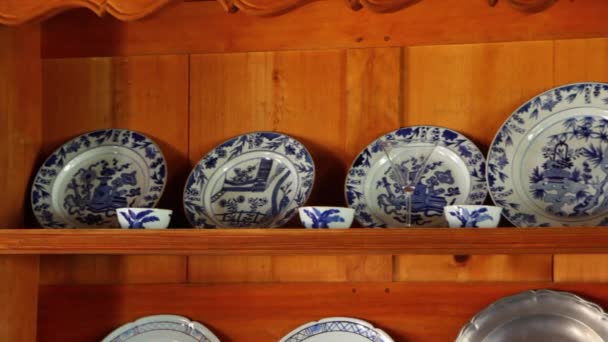 Pottery dishes on a shelves — Stock Video