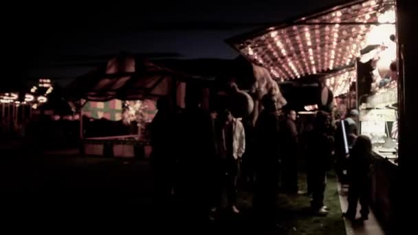 カーニバルの遊園地の乗り物 — ストック動画
