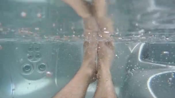 Pieds dans le bain à remous — Video