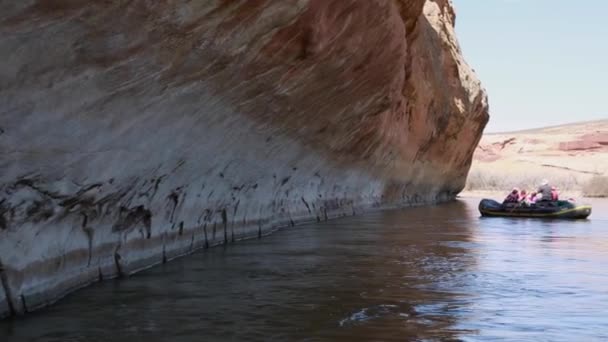 Family paddling river raft down the san juan river — Stock Video