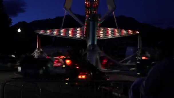 Carnival rides in city — Stock Video