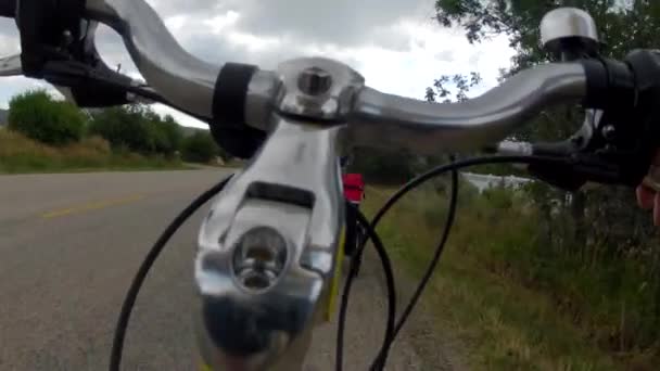 Pessoas andando de bicicleta — Vídeo de Stock