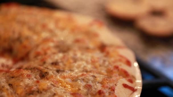 Pizza with melted cheese — Stock Video