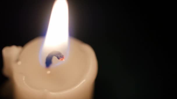 Vela en un cuarto oscuro — Vídeo de stock © jakerbreaker #70509871 Vela en un cuarto oscuro — Vídeo de stock © jakerbreaker #70509871