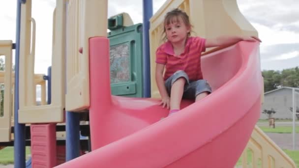 Children playing at the park — Stock Video