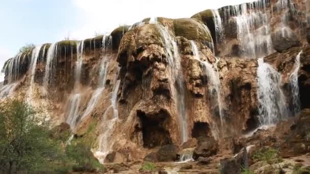 Waterval aan jiuzhaigou vallei — Stockvideo