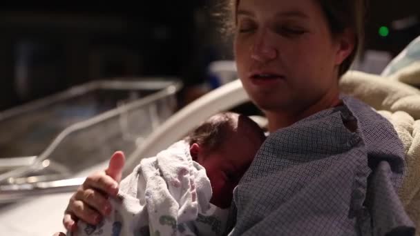 Woman holding newborn baby — Stock Video