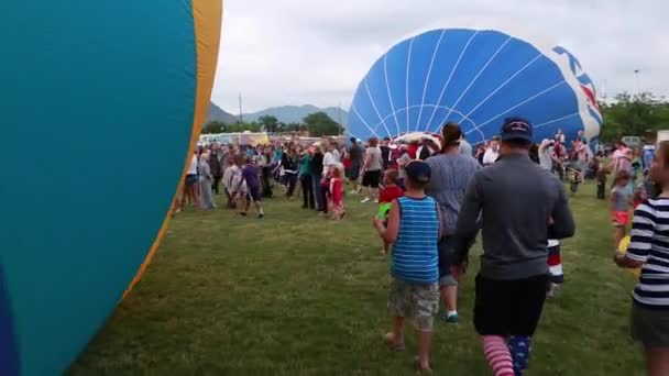 Menschen beim Freiheitsfest — Stockvideo