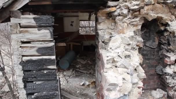 Altes abgebranntes Haus — Stockvideo