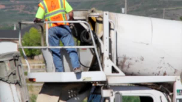 Man Cleaning Out Cement Truck — Stock Video