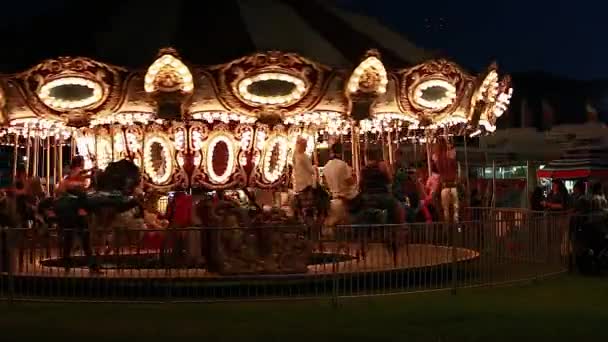 Kids riding carnival carousel — Stock Video