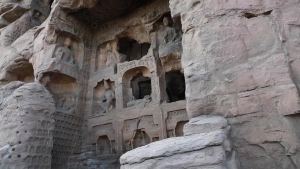 Skulpturer i Yungang grottorna i Datong — Stockvideo