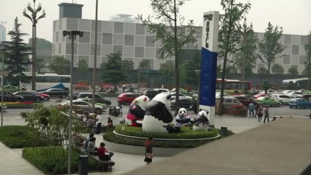 Traffic on a busy chinese street — Stock Video