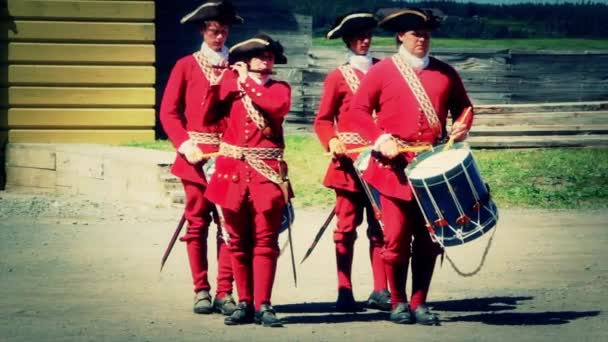 Rollenspiel französischer Kolonialsoldaten — Stockvideo