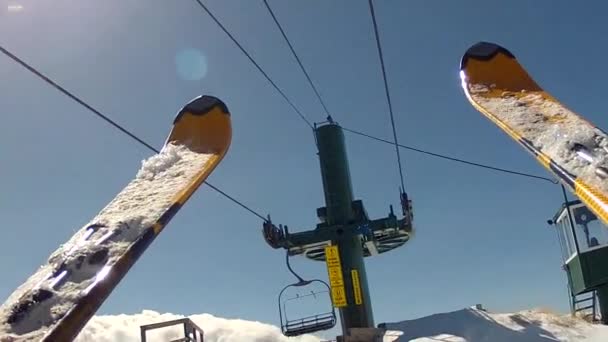 Man rides up a chair lift — Stock Video