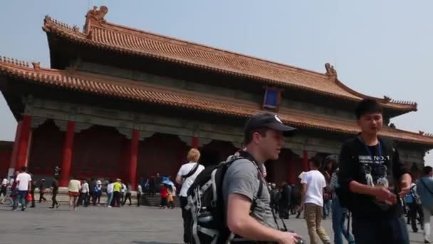 Toeristen een bezoek aan de verboden stad — Stockvideo