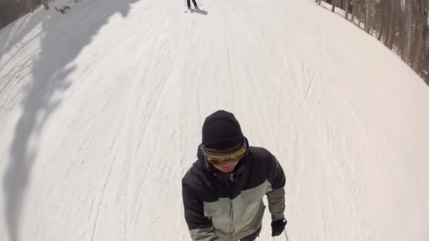 Man doen skiën — Stockvideo