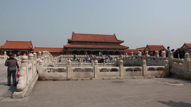 Tourists visiting Forbidden City — Stock Video