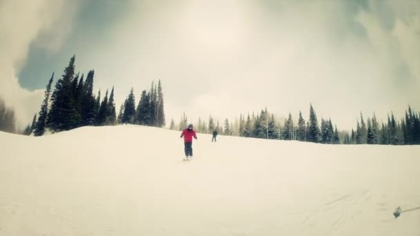 Skiing at a beautiful mountain resort — Stock Video