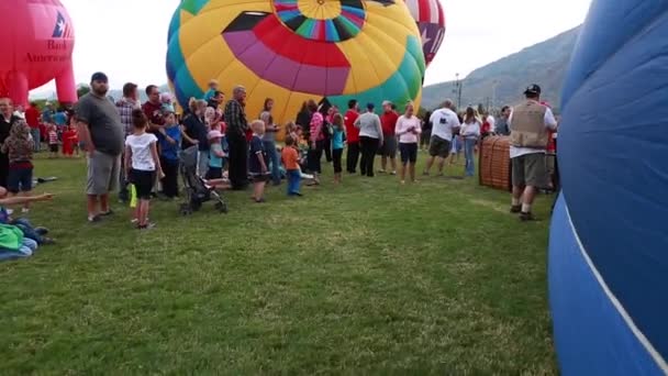 Persone al festival della libertà — Video Stock