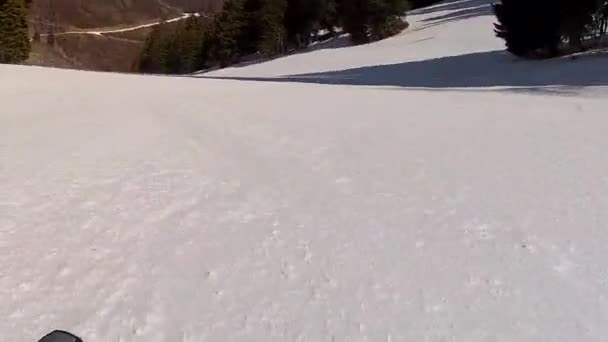 雪の中でスキーの男 — ストック動画