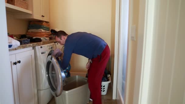 Single father doing the laundry with his toddler — Stock Video